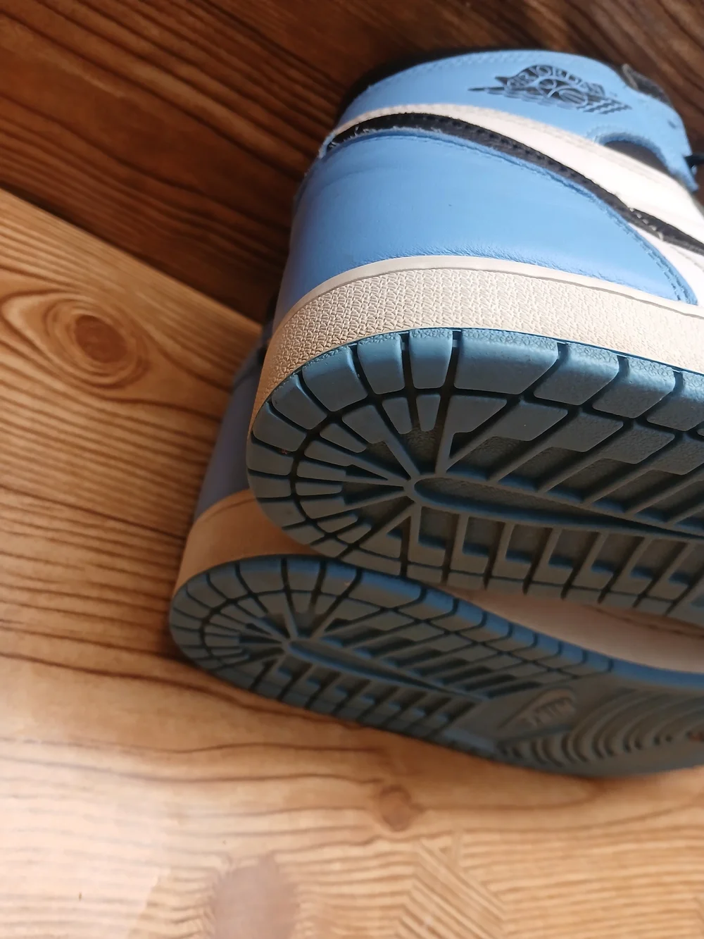 Jordan Air Jordan 1 Retro High OG  UNC Toe White Black University Blue Sneaker